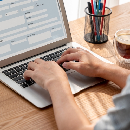 A THR Sistemas oferece cadastros gerais com gestão de clientes (CRM básico) e fornecedores, garantindo organização e integração dos dados. 