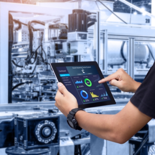 A THR trabalha com desenvolvimento de indicadores em Power BI para Custos Industriais, permitindo monitorar despesas, eficiência produtiva e rentabilidade em tempo real.